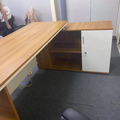 Bàn làm việc góc chữ L tích hợp hộc tủ tiện lợi NTVP-HC023 || Giá theo md